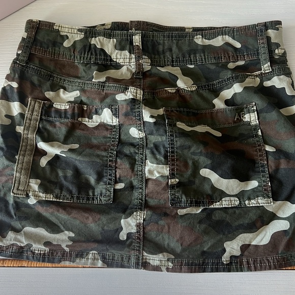 American Eagle camo cargo skirt - Picture 2 of 3